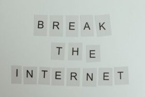 Minimalist Typography Trends for Clean Digital Layouts